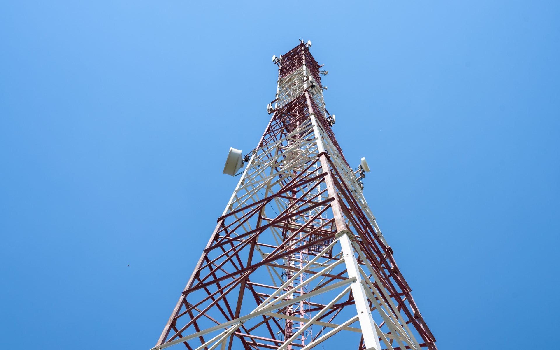 Fixed Wireless Access From Small-footprint Tower For Lake-district - Cengn